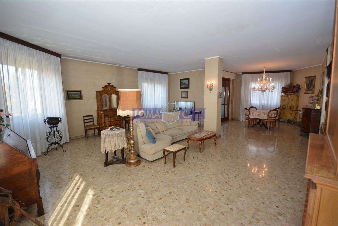 Merate, appartamento con terrazzo