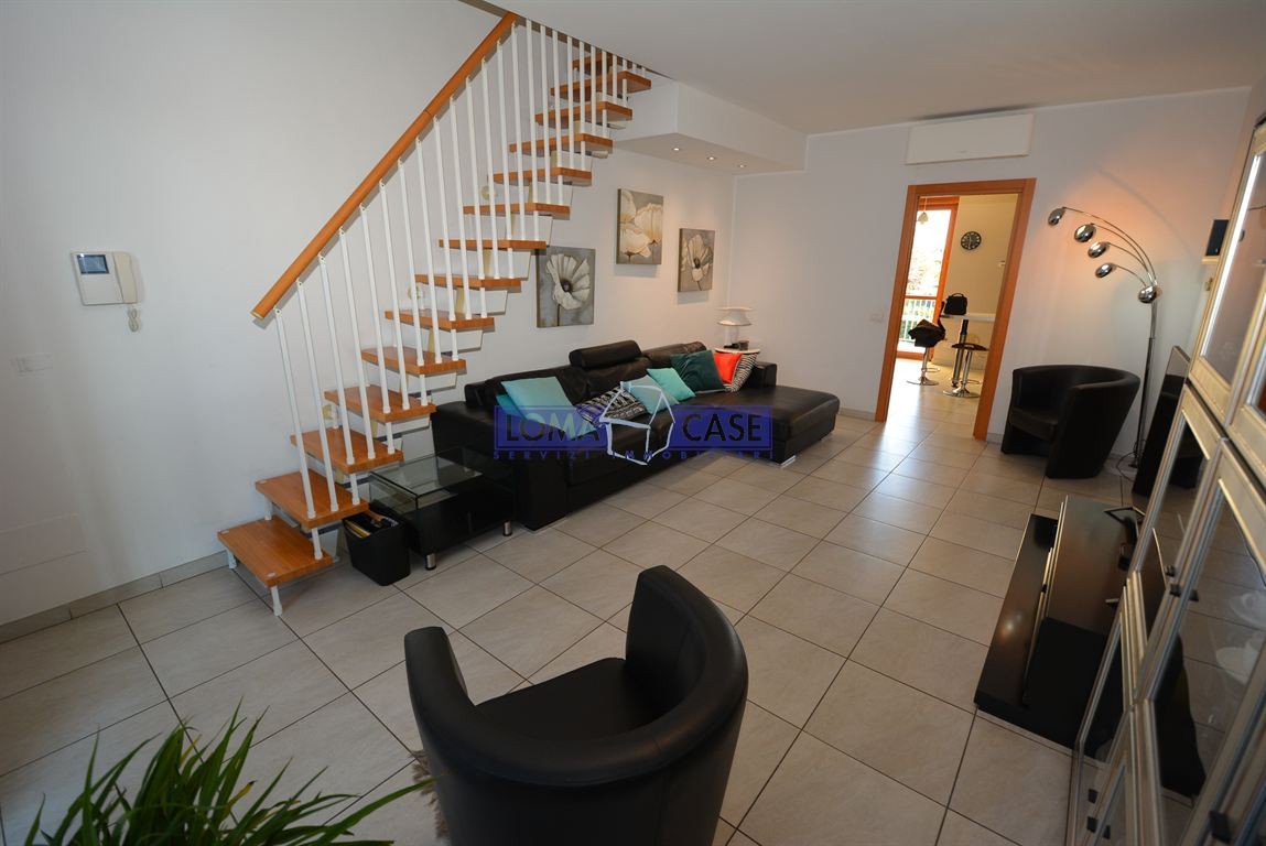 Lomagna, quadrilocale con sottotetto